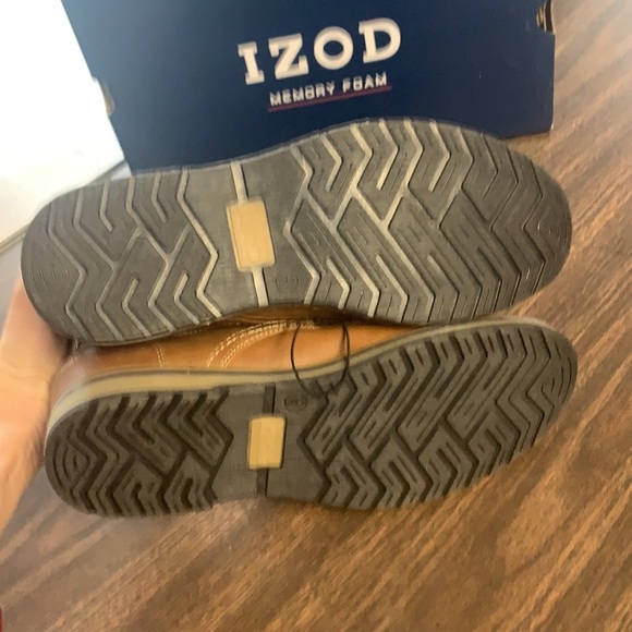 NIB Izod Men’s Cal Low Top Memory Foam Shoes Brown - Picture 6 of 6